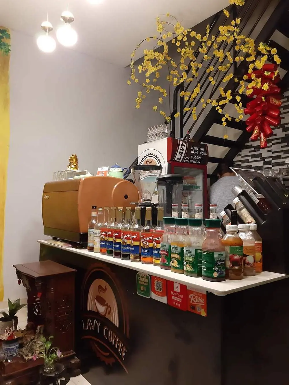 The Lavy Cafe v&agrave; kh&ocirc;ng gian b&igrave;nh y&ecirc;n, nhẹ nh&agrave;ng 3