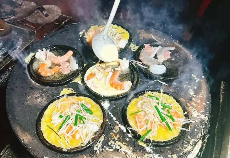 Top 8 qu&aacute;n b&aacute;nh x&egrave;o Phan Thiết nổi tiếng, ngon m&ecirc; ly 2