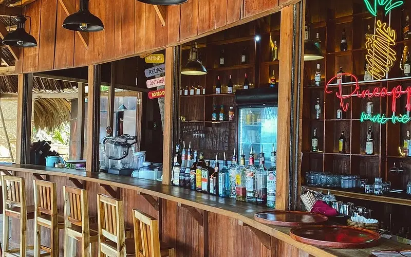 Top 8 qu&aacute;n beach bar s&ocirc;i động tại Phan Thiết đ&aacute;ng trải nghiệm 4