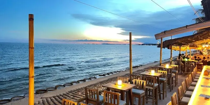 Top 8 qu&aacute;n beach bar s&ocirc;i động tại Phan Thiết đ&aacute;ng trải nghiệm 7