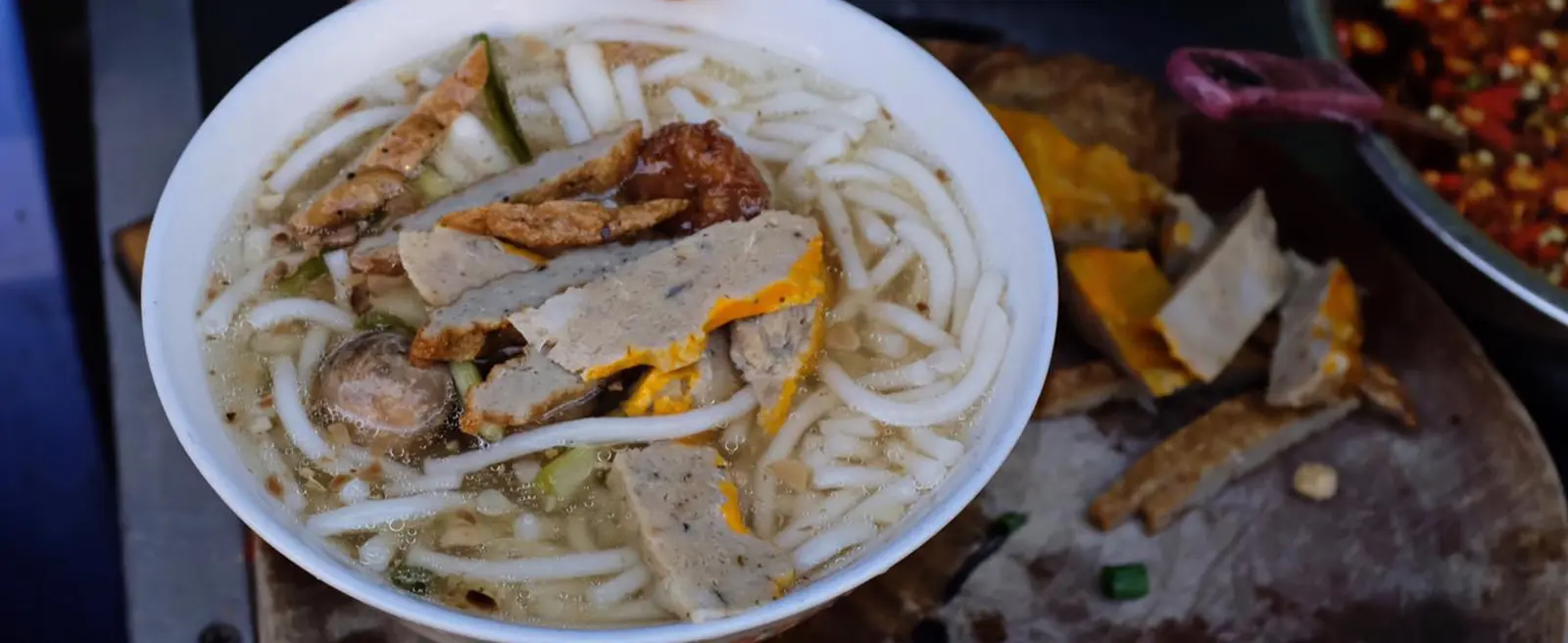 Thưởng thức bánh canh chả cá Phan Thiết tại 10 quán ngon nức tiếng