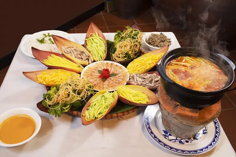 Thưởng thức lẩu thả và cá lồi xối mỡ Phan Thiết ngon trứ danh