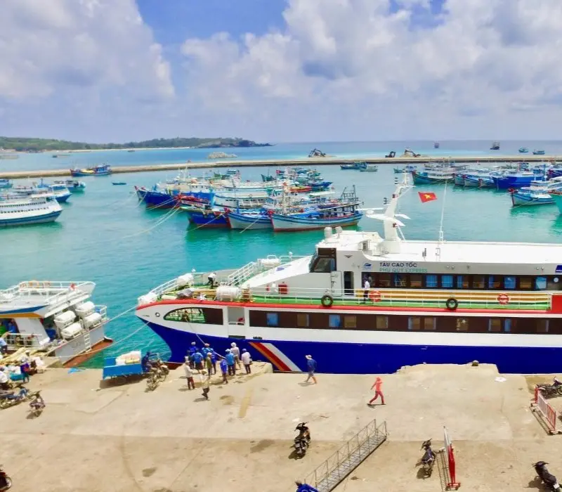 Cảng Phan Thiết: Nơi đưa bạn chu du những miền đất mới