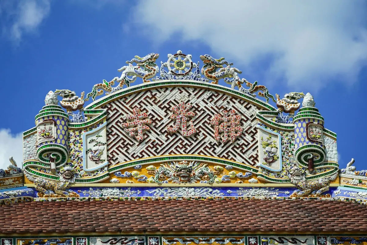 Du lịch Phan Thiết kh&aacute;m ph&aacute; ng&ocirc;i ch&ugrave;a cổ đầy huyền b&iacute; 5