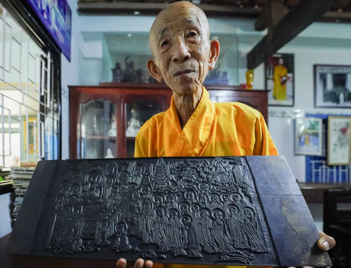 Du lịch Phan Thiết kh&aacute;m ph&aacute; ng&ocirc;i ch&ugrave;a cổ đầy huyền b&iacute; 8