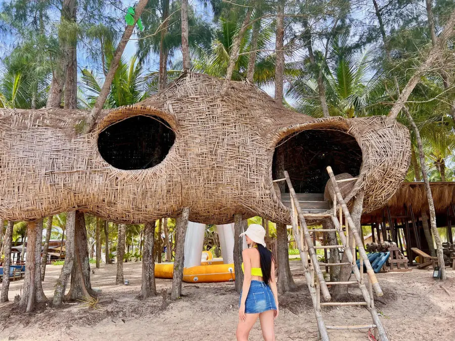 Kh&aacute;m ph&aacute; Hola Beach cực chill c&ugrave;ng c&ocirc; n&agrave;ng Hứa Thảo Nguy&ecirc;n 9