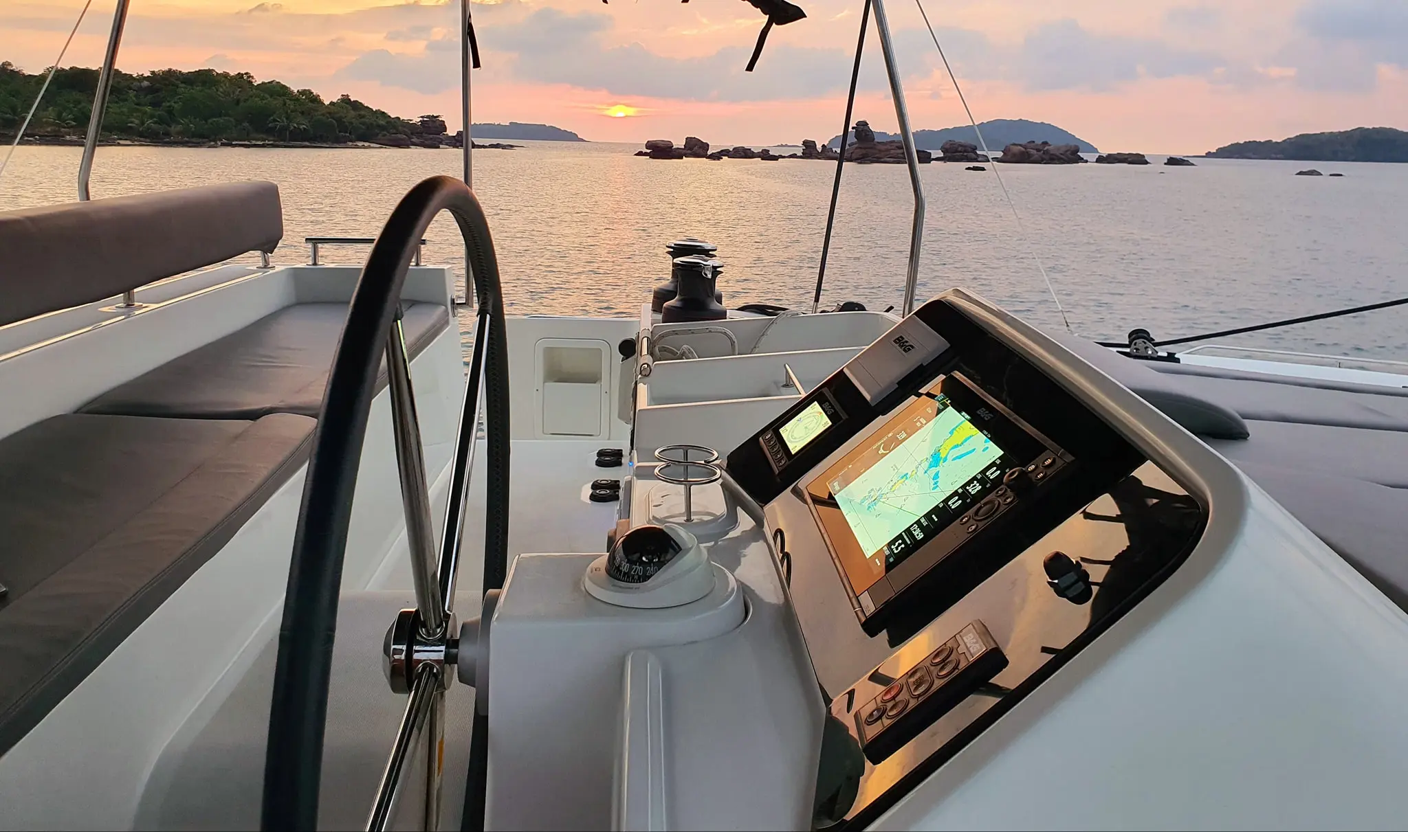 Catamaran Sarita - Đẳng cấp du thuyền 5 sao tr&ecirc;n đảo Ngọc 8