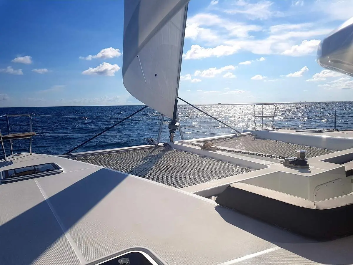 Catamaran Sarita - Đẳng cấp du thuyền 5 sao tr&ecirc;n đảo Ngọc 5