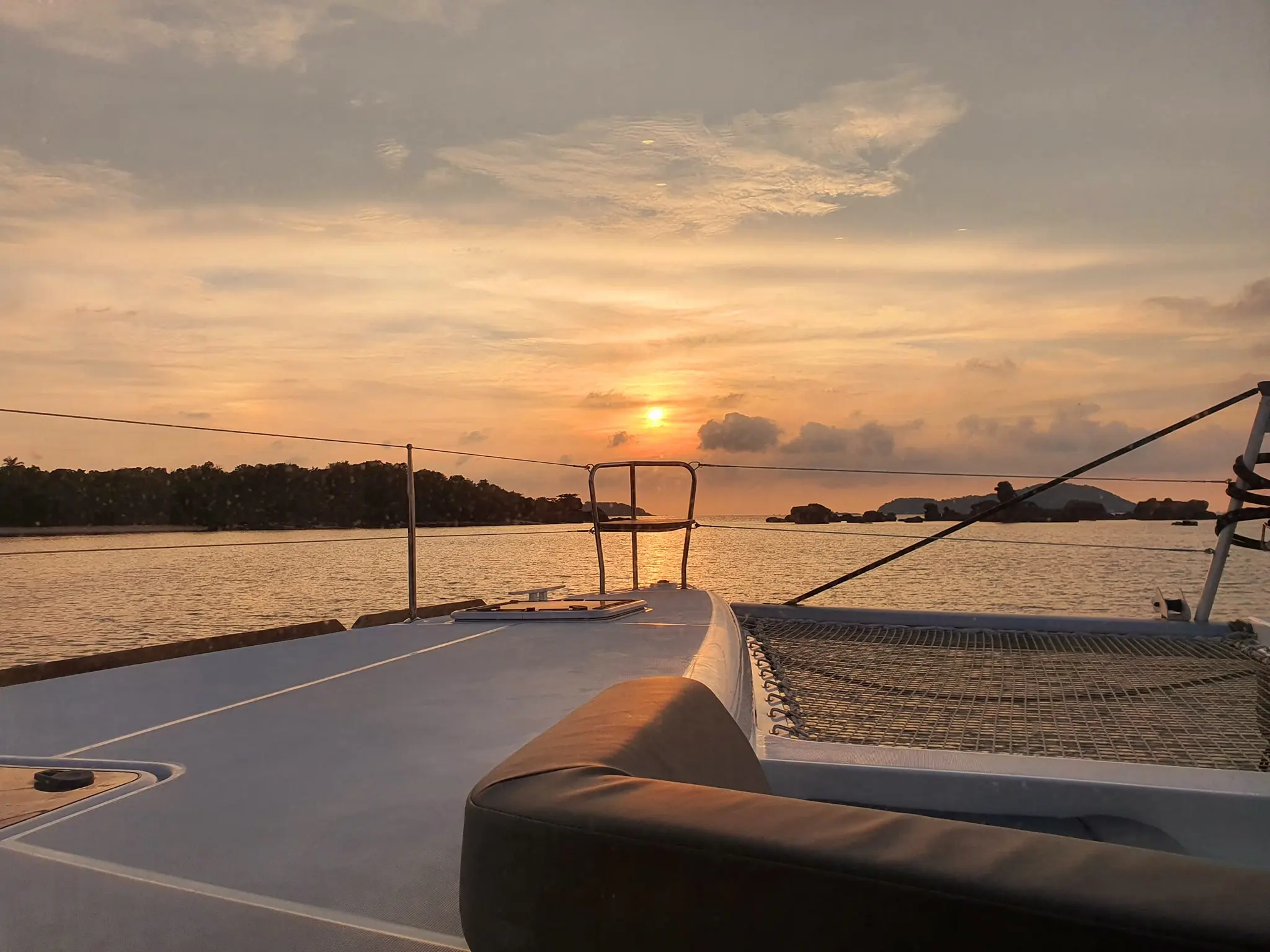 Catamaran Sarita - Đẳng cấp du thuyền 5 sao tr&ecirc;n đảo Ngọc 9