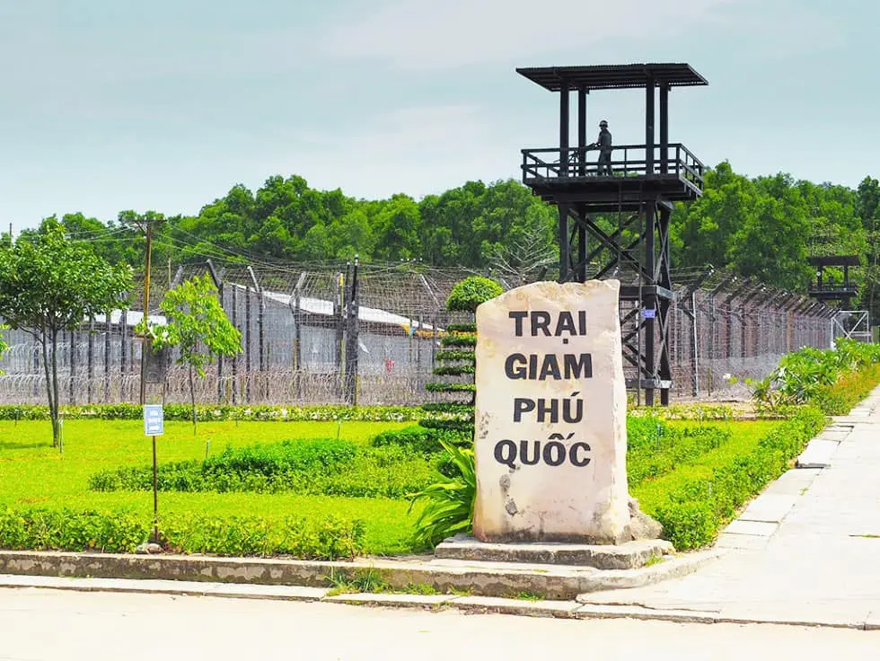 Nh&agrave; t&ugrave; Ph&uacute; Quốc (Nh&agrave; lao C&acirc;y Dừa) &ndash; Điểm đến lịch sử kh&ocirc;ng thể bỏ qua 3