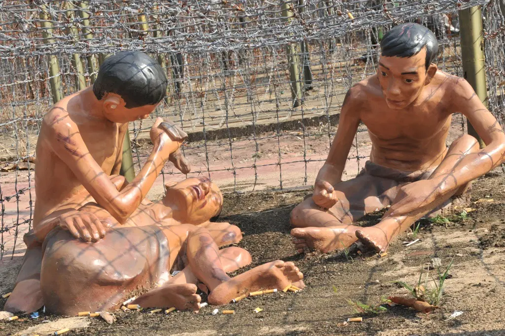 Nh&agrave; t&ugrave; Ph&uacute; Quốc (Nh&agrave; lao C&acirc;y Dừa) &ndash; Điểm đến lịch sử kh&ocirc;ng thể bỏ qua 6