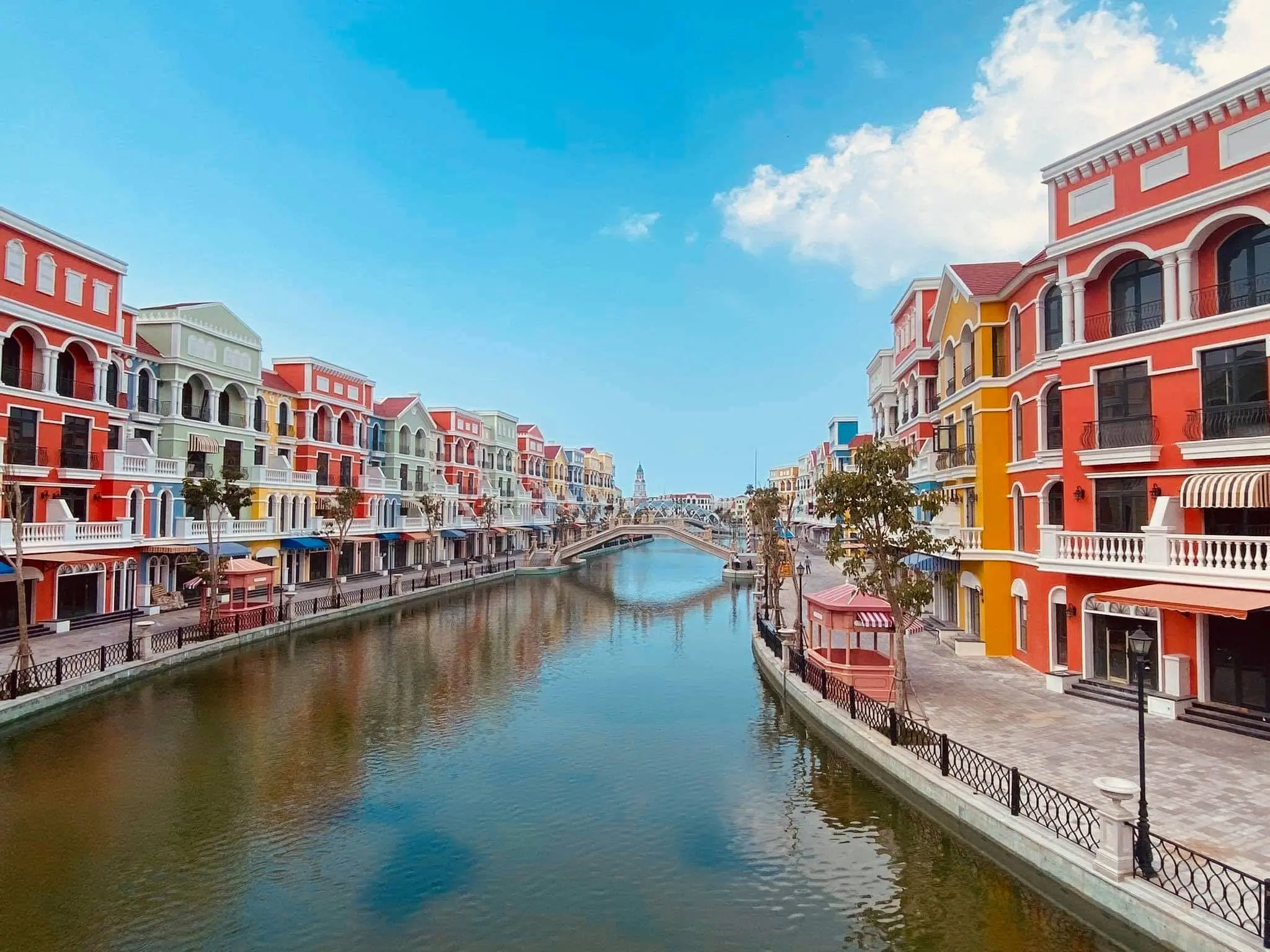 Xu&ocirc;i d&ograve;ng kh&aacute;m ph&aacute; 'Venice phương Đ&ocirc;ng' tr&ecirc;n con thuyền gondola Ph&uacute; Quốc 3