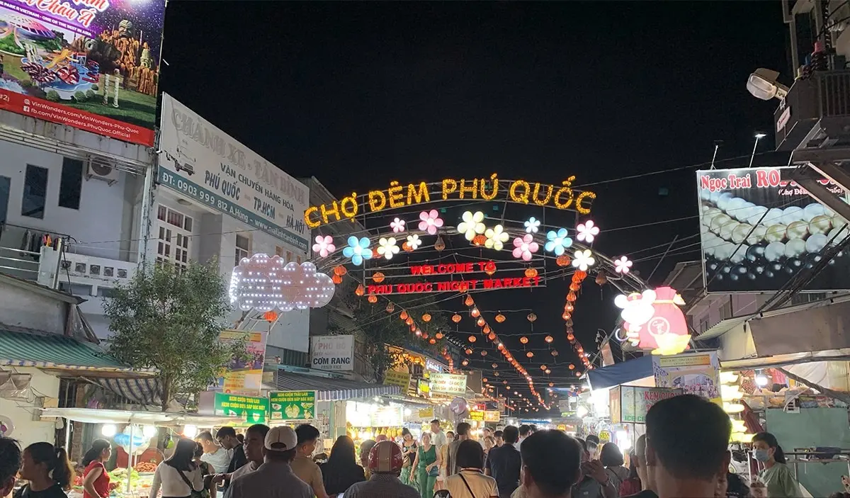 Chợ đ&ecirc;m Ph&uacute; Quốc - Thi&ecirc;n đường ăn uống chiều l&ograve;ng mọi t&iacute;n đồ ẩm thực 2