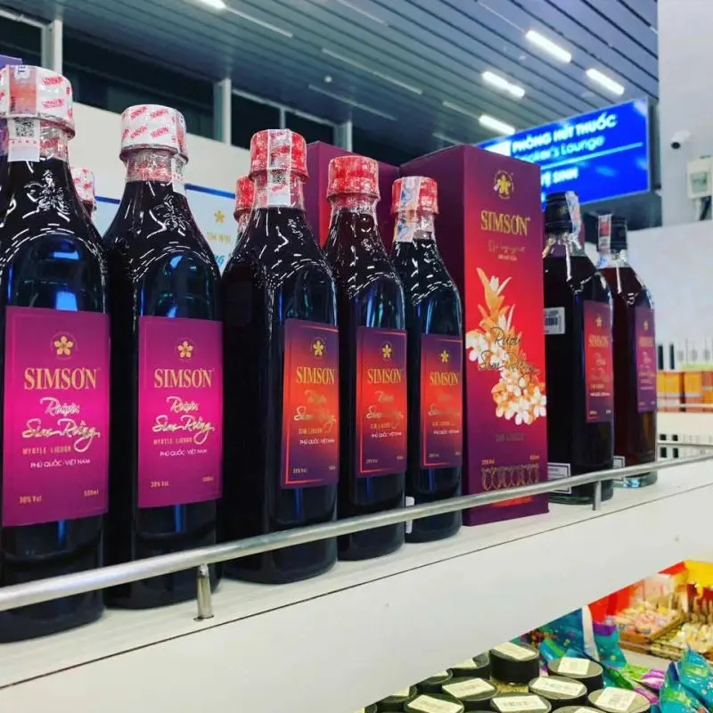 Đặc sản rượu sim Ph&uacute; Quốc l&agrave;m say l&ograve;ng biết bao thực kh&aacute;ch 2