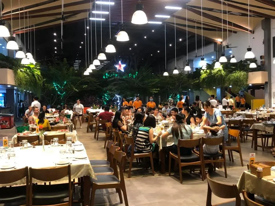 Hạnh Nhung Luxury Restaurant - Chuỗi nh&agrave; h&agrave;ng c&oacute; thiết kế đẹp v&agrave; rộng nhất Ph&uacute; Quốc 5