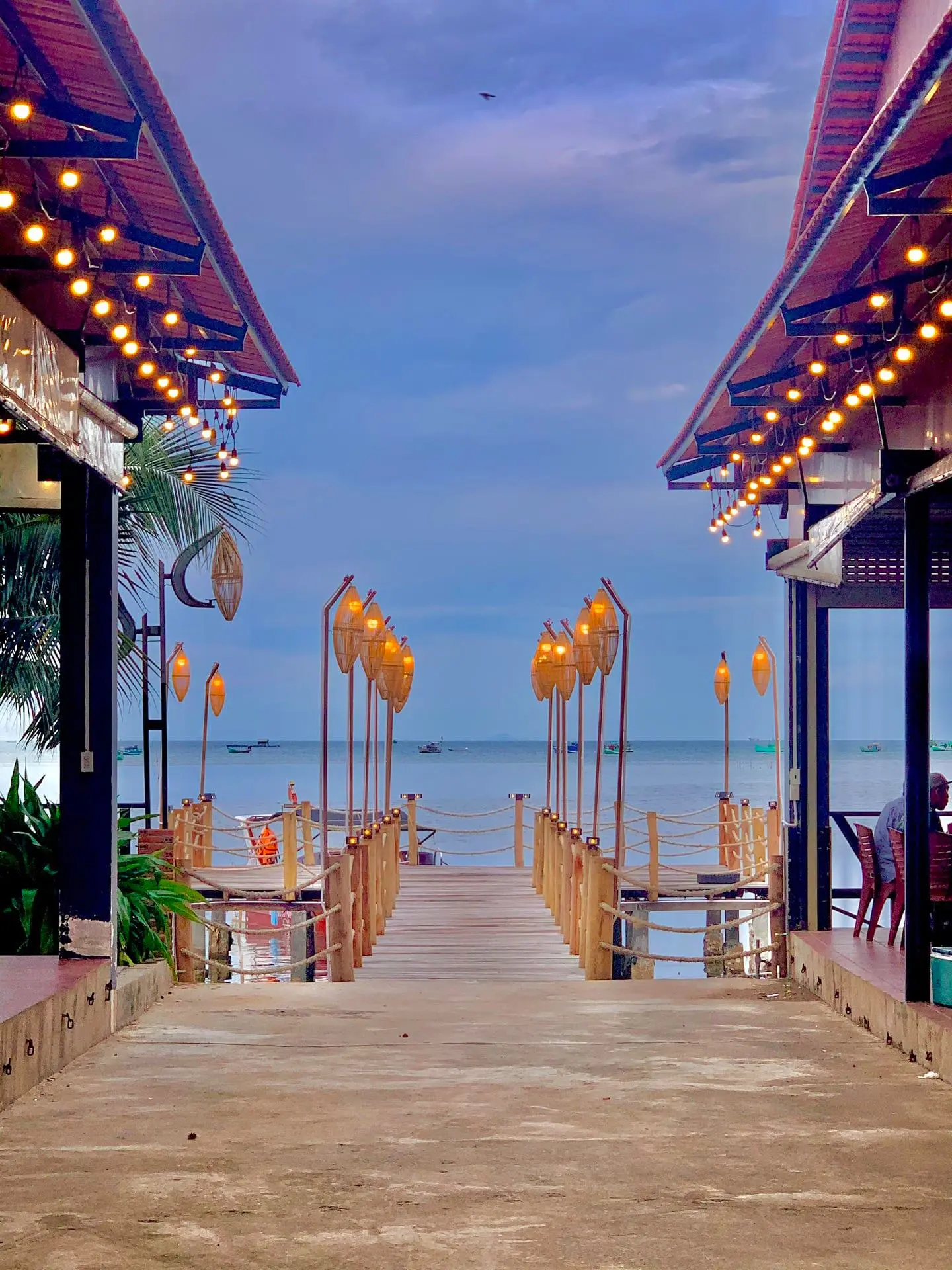 Hạnh Nhung Luxury Restaurant - Chuỗi nh&agrave; h&agrave;ng c&oacute; thiết kế đẹp v&agrave; rộng nhất Ph&uacute; Quốc 17