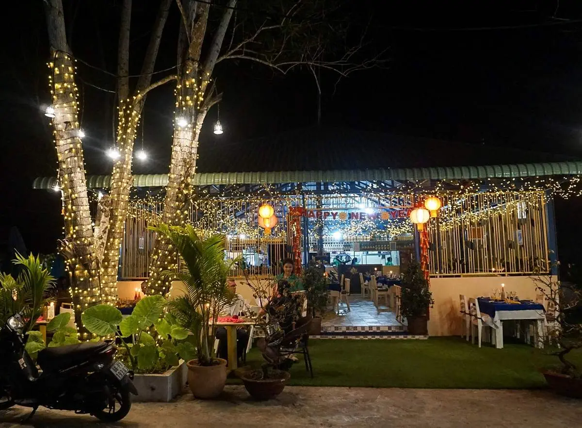 Mai Jo Refined Restaurant Phu Quoc - Kh&ocirc;ng gian ấm c&uacute;ng sang trọng ẩn m&igrave;nh trong con ng&otilde; nhỏ 2