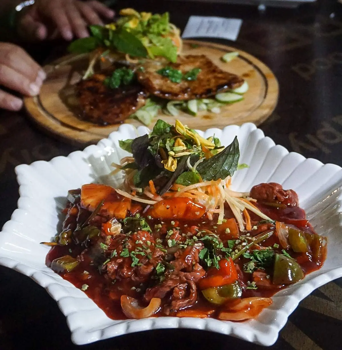 Mai Jo Refined Restaurant Phu Quoc - Kh&ocirc;ng gian ấm c&uacute;ng sang trọng ẩn m&igrave;nh trong con ng&otilde; nhỏ 12