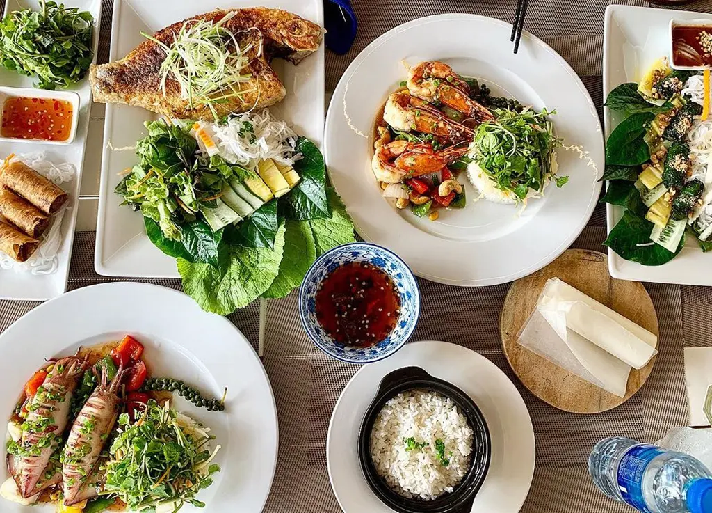 Mai Jo Refined Restaurant Phu Quoc - Kh&ocirc;ng gian ấm c&uacute;ng sang trọng ẩn m&igrave;nh trong con ng&otilde; nhỏ 7