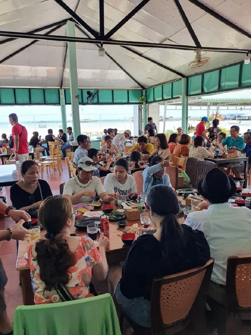 Nh&agrave; b&egrave; hải sản B&eacute; Ghẹ - Nh&agrave; h&agrave;ng hải sản b&igrave;nh d&acirc;n ở l&agrave;ng ch&agrave;i H&agrave;m Ninh 4