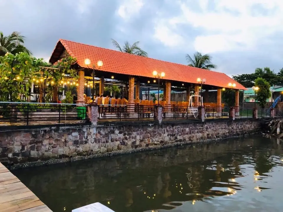 Nh&agrave; h&agrave;ng Biển Xanh Ph&uacute; Quốc - Nơi th&iacute;ch hợp để kết hợp ăn uống v&agrave; hẹn h&ograve; 15