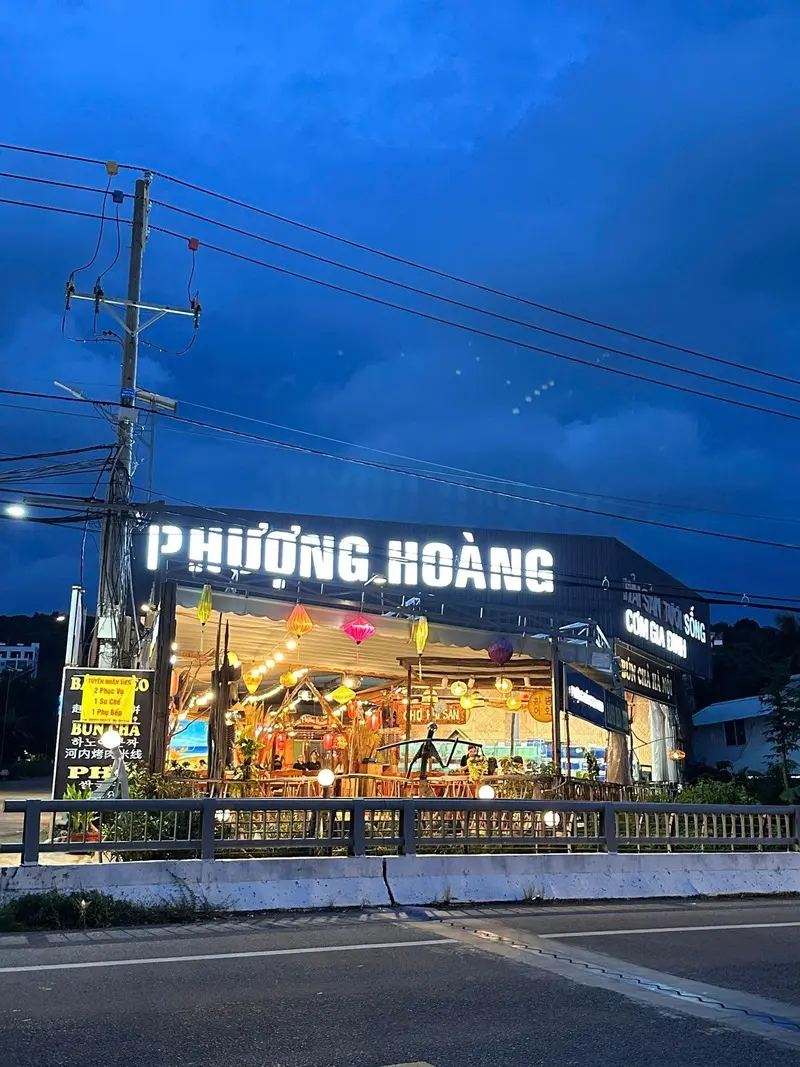 Nh&agrave; h&agrave;ng hải sản Phượng Ho&agrave;ng, qu&aacute;n ngon nức tiếng Ph&uacute; Quốc 2