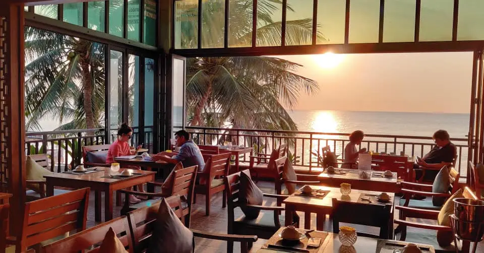 Nh&agrave; H&agrave;ng Xin Ch&agrave;o Ph&uacute; Quốc - Trải Nghiệm Bữa Ăn B&ecirc;n Khoảnh Khắc Ho&agrave;ng H&ocirc;n L&atilde;ng Mạn 5