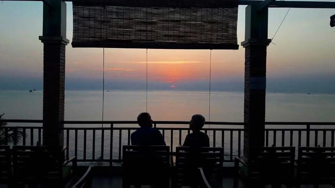 Nh&agrave; H&agrave;ng Xin Ch&agrave;o Ph&uacute; Quốc - Trải Nghiệm Bữa Ăn B&ecirc;n Khoảnh Khắc Ho&agrave;ng H&ocirc;n L&atilde;ng Mạn 56