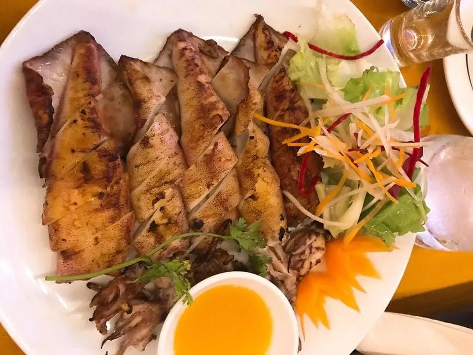 Nh&agrave; H&agrave;ng Xin Ch&agrave;o Ph&uacute; Quốc - Trải Nghiệm Bữa Ăn B&ecirc;n Khoảnh Khắc Ho&agrave;ng H&ocirc;n L&atilde;ng Mạn 33