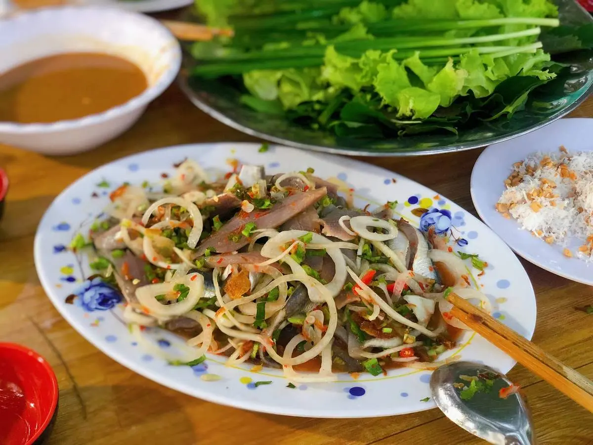 Qu&aacute;n Việt Ph&uacute; Quốc - Dấu ấn ẩm thực từ đặc sản gỏi c&aacute; tr&iacute;ch 8