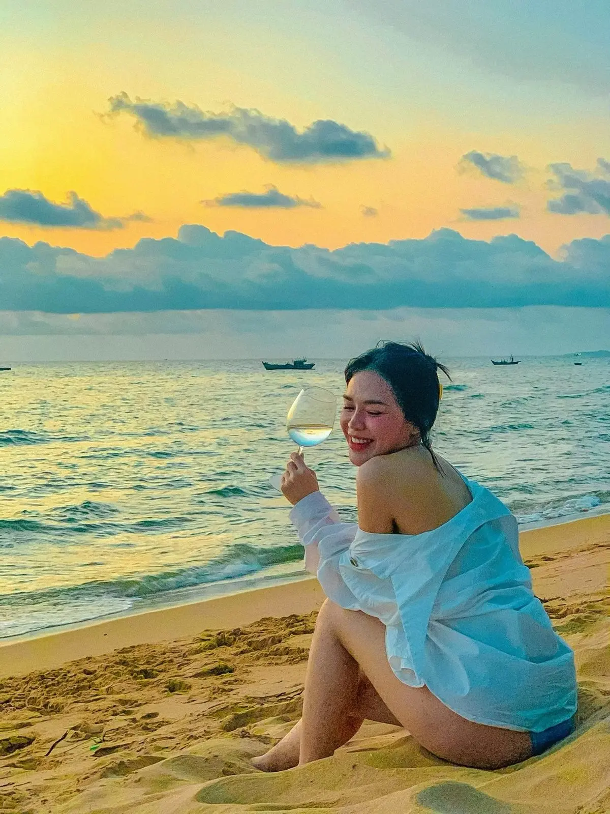 Check-in ho&agrave;ng h&ocirc;n Ph&uacute; Quốc đẹp lịm tim như c&ocirc; n&agrave;ng xinh đẹp Nguyễn Thị Thuyền 7