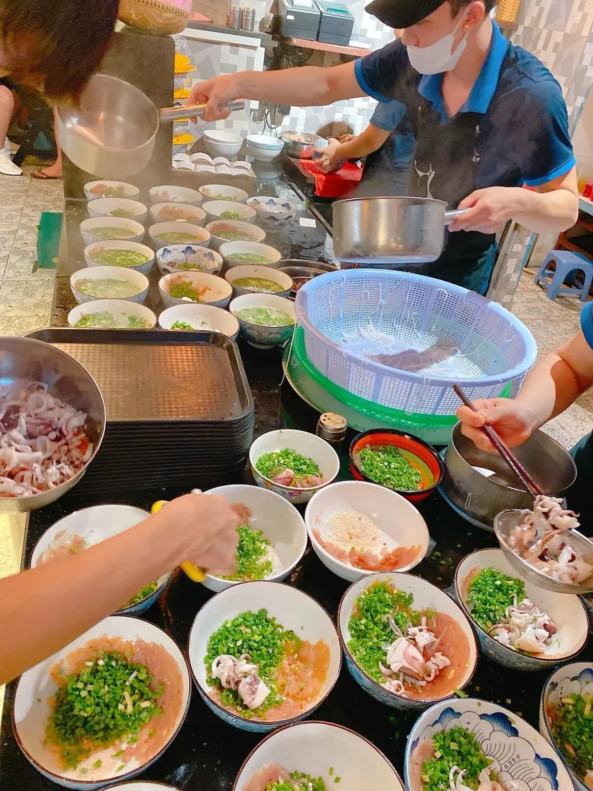 Kỳ lạ qu&aacute;n b&uacute;n tự trả tiền tự phục vụ đ&ocirc;ng nườm nượp ở Ph&uacute; Quốc 8