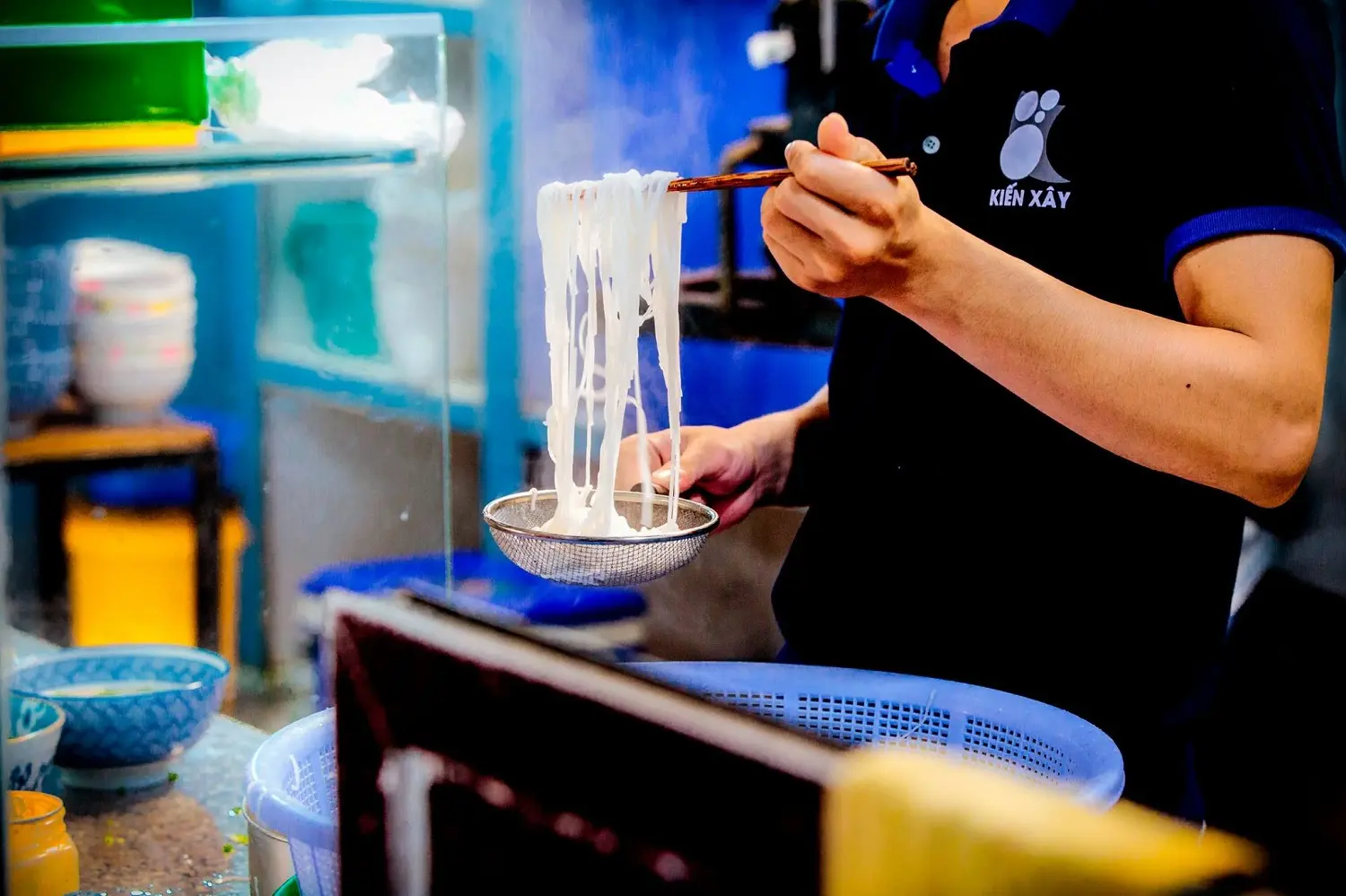 Kỳ lạ qu&aacute;n b&uacute;n tự trả tiền tự phục vụ đ&ocirc;ng nườm nượp ở Ph&uacute; Quốc 10