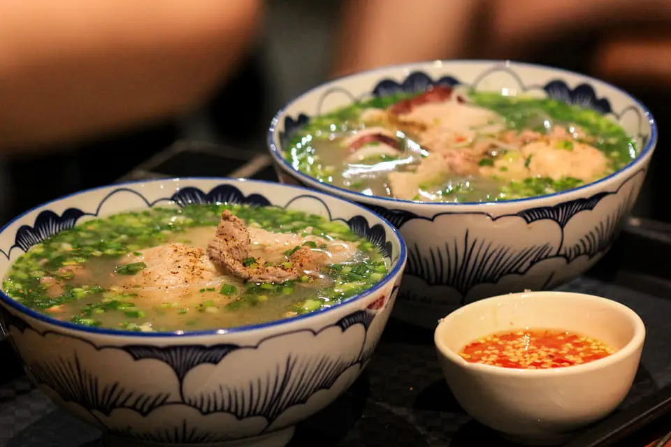 Kỳ lạ qu&aacute;n b&uacute;n tự trả tiền tự phục vụ đ&ocirc;ng nườm nượp ở Ph&uacute; Quốc 12