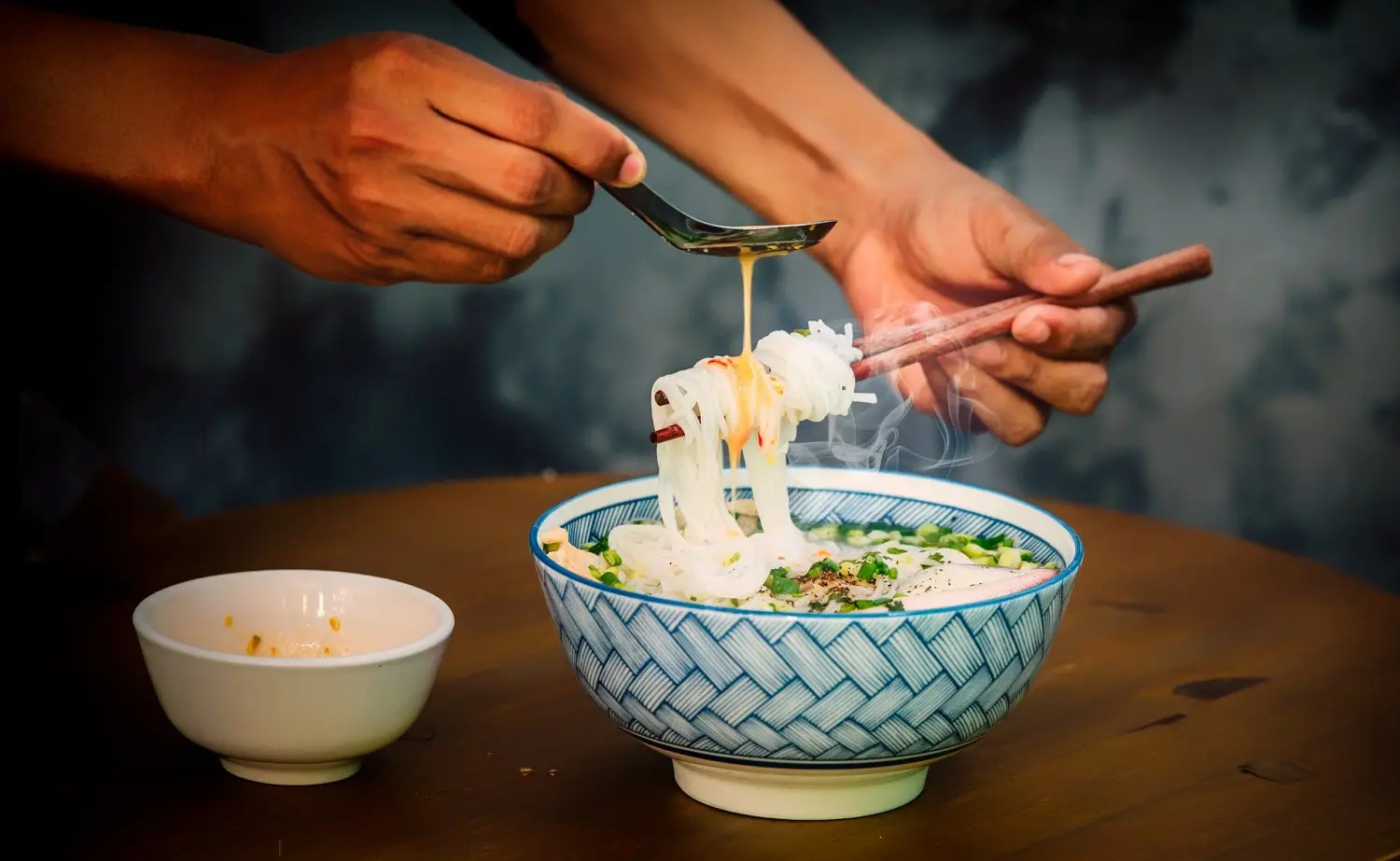 Kỳ lạ qu&aacute;n b&uacute;n tự trả tiền tự phục vụ đ&ocirc;ng nườm nượp ở Ph&uacute; Quốc 13