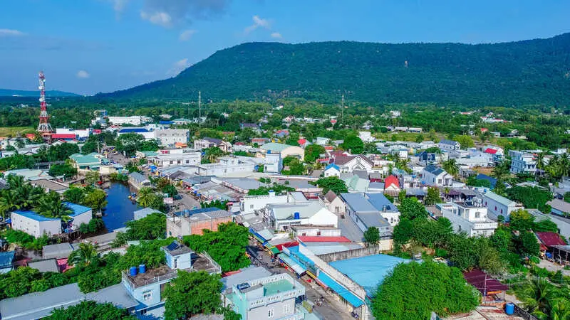 L&agrave;ng ch&agrave;i H&agrave;m Ninh, địa danh với vẻ đẹp y&ecirc;n b&igrave;nh đậm chất biển khơi 2