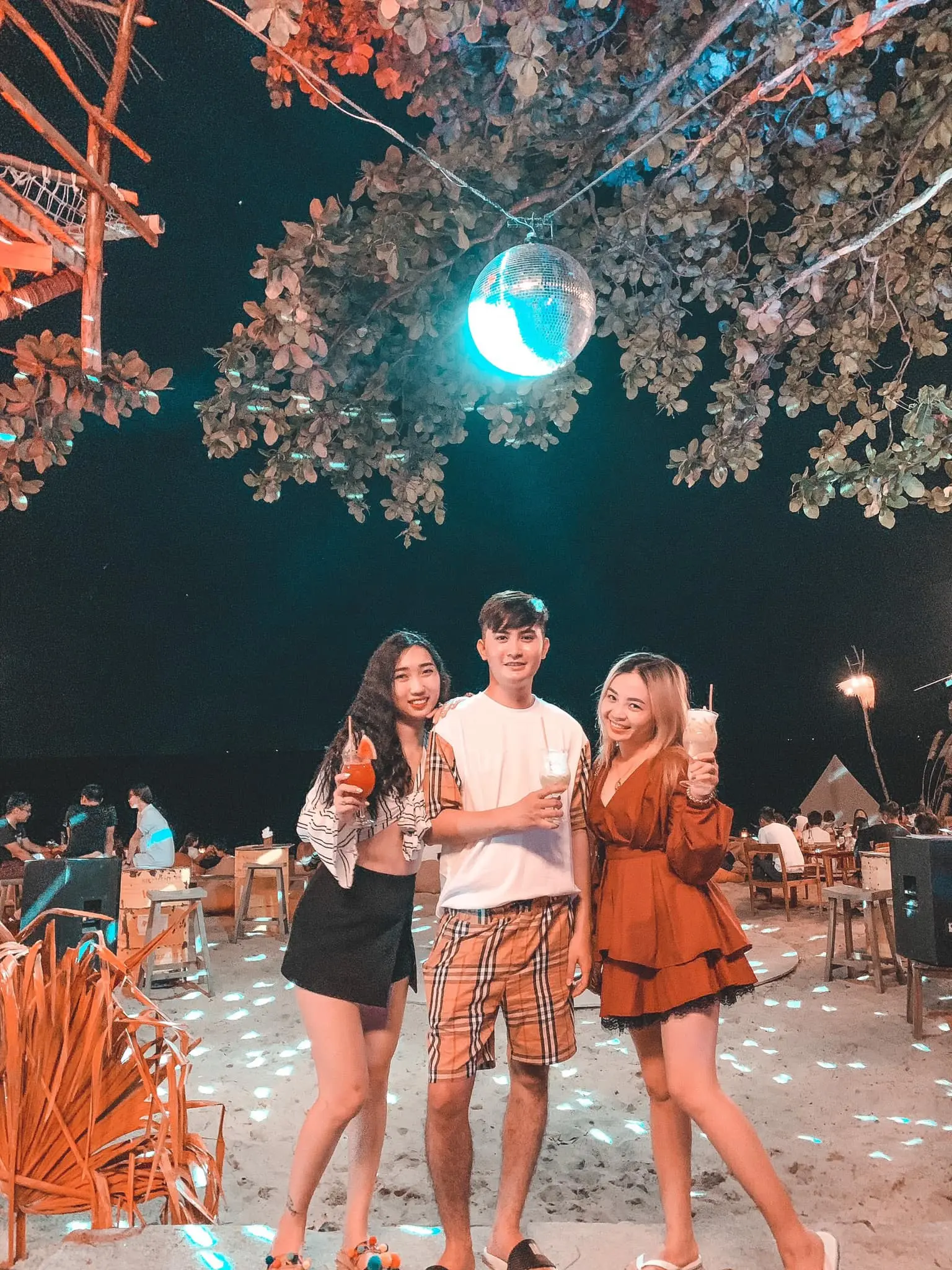 Sốt x&igrave;nh xịch bộ ảnh check in Ph&uacute; Quốc mang t&ecirc;n TA CỨ ĐI C&Ugrave;NG NHAU 5