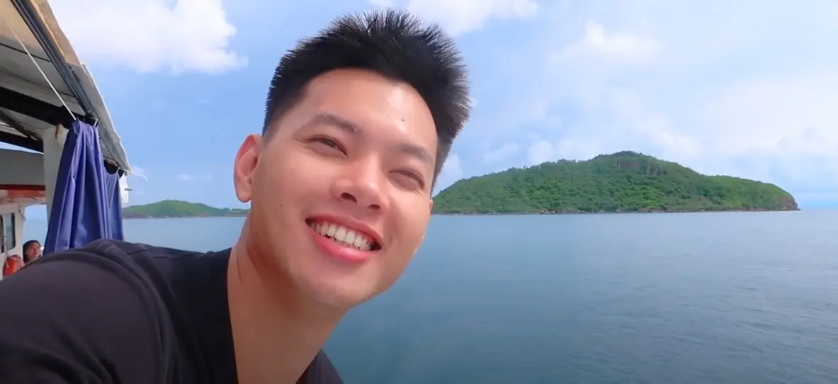 Vlogger Huy Hay Đi tr&oacute;t phải l&ograve;ng Ph&uacute; Quốc 3