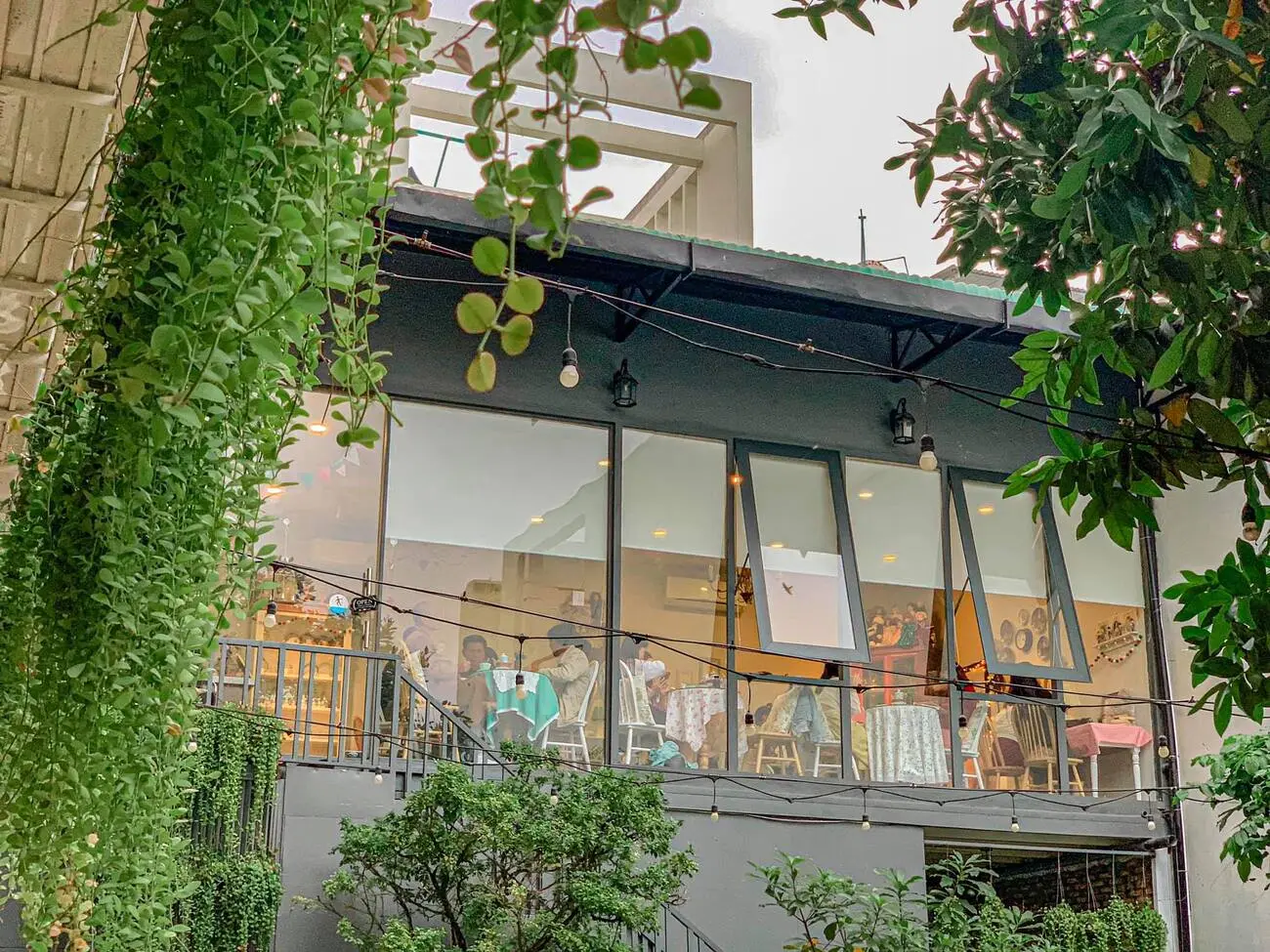 Alice Tea Room - Nơi du kh&aacute;ch lạc v&agrave;o xứ sở thần ti&ecirc;n ở Ph&uacute; Y&ecirc;n 4