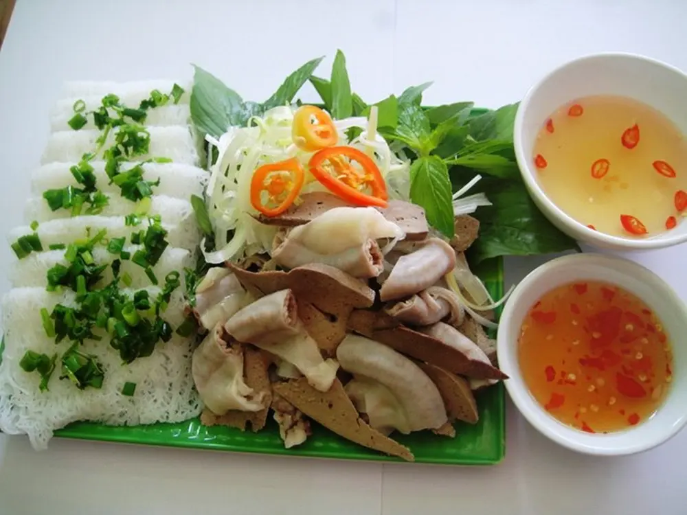 B&aacute;nh ướt chả b&ograve; v&agrave; b&aacute;nh hỏi l&ograve;ng heo Ph&uacute; Y&ecirc;n &ndash; Kỳ ph&ugrave;ng địch thủ trong danh s&aacute;ch m&oacute;n ngon Xứ Nẫu 4