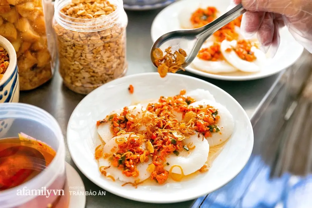 B&igrave;nh d&acirc;n m&oacute;n b&aacute;nh b&egrave;o ch&eacute;n Ph&uacute; Y&ecirc;n &ndash; Những qu&aacute;n b&aacute;nh b&egrave;o ngon tại Ph&uacute; Y&ecirc;n 3