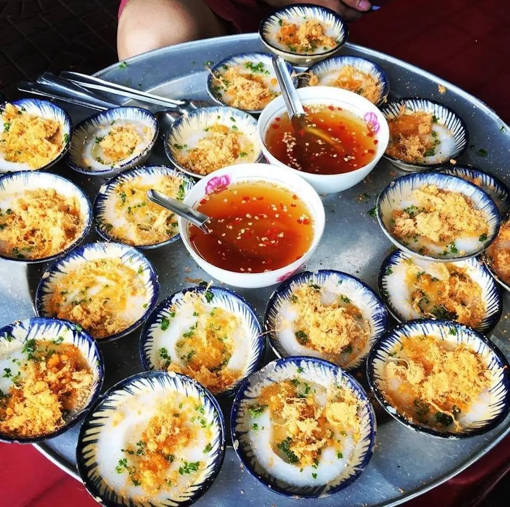 B&igrave;nh d&acirc;n m&oacute;n b&aacute;nh b&egrave;o ch&eacute;n Ph&uacute; Y&ecirc;n &ndash; Những qu&aacute;n b&aacute;nh b&egrave;o ngon tại Ph&uacute; Y&ecirc;n 6