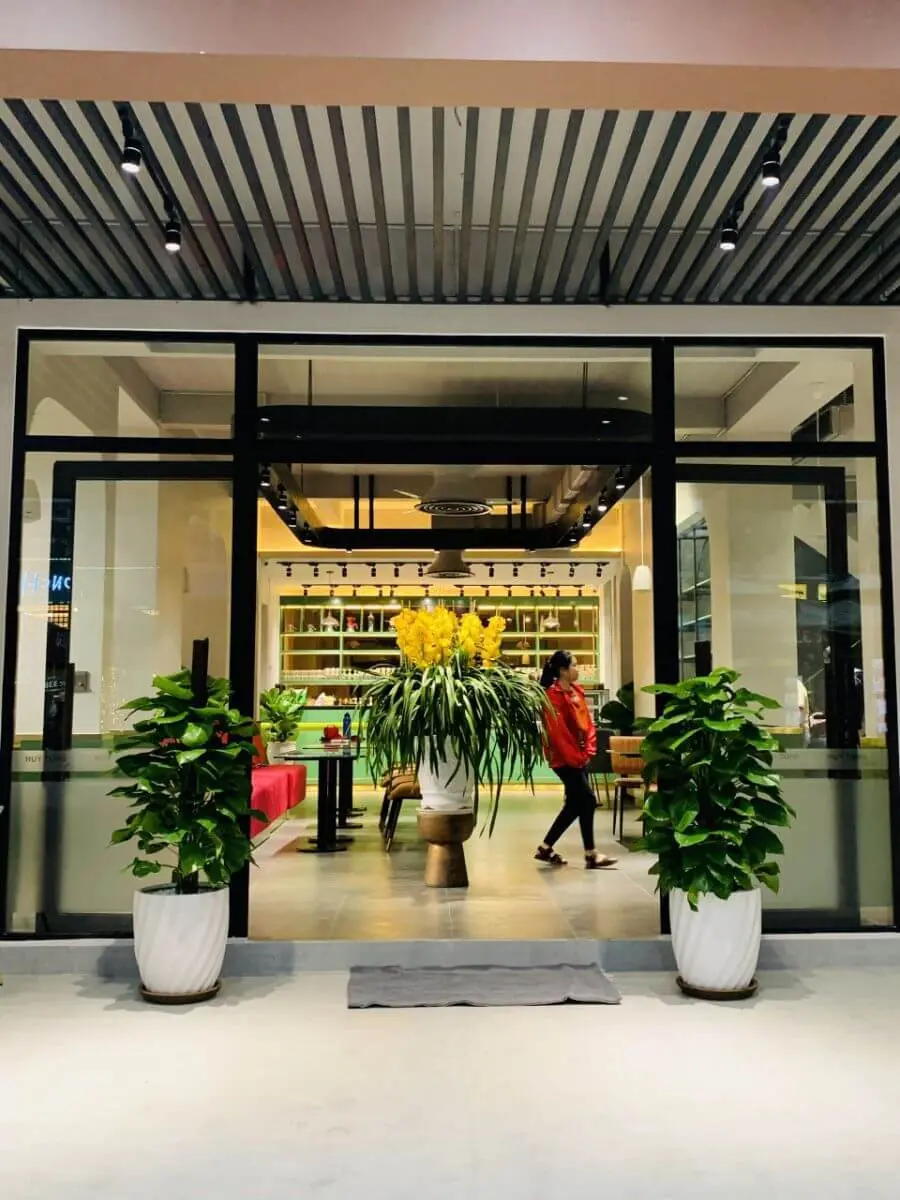 C&agrave; ph&ecirc; Huy T&ugrave;ng Ph&uacute; Y&ecirc;n - Mục sở thị kh&ocirc;ng gian trendy đỉnh của ch&oacute;p tại Ph&uacute; Y&ecirc;n 3