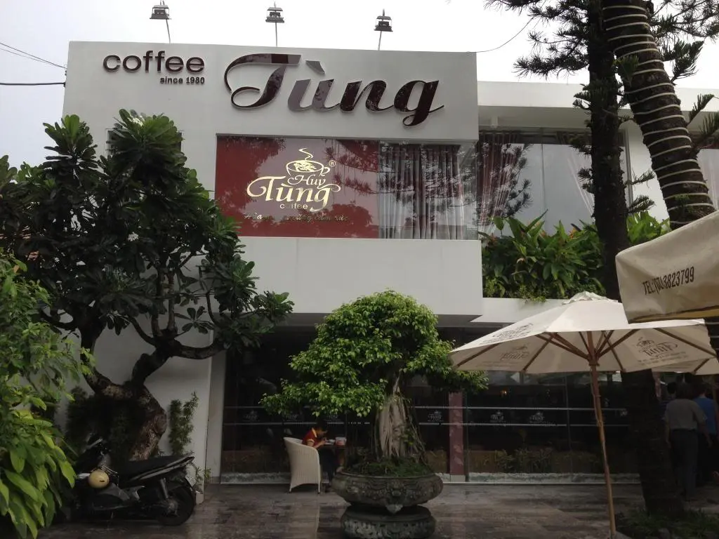 C&agrave; ph&ecirc; Huy T&ugrave;ng Ph&uacute; Y&ecirc;n - Mục sở thị kh&ocirc;ng gian trendy đỉnh của ch&oacute;p tại Ph&uacute; Y&ecirc;n 2