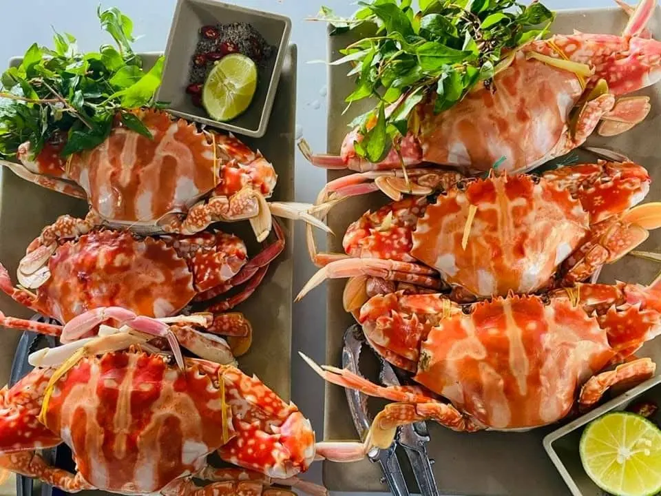 Hải sản b&egrave; nổi Vũng R&ocirc; Ph&uacute; Y&ecirc;n &ndash; Mu&ocirc;n v&agrave;n m&oacute;n ngon với hương vị đậm đ&agrave;, hấp dẫn 24