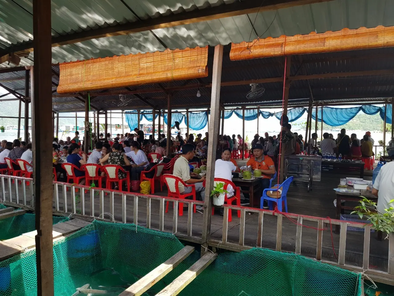 Hải sản b&egrave; nổi Vũng R&ocirc; Ph&uacute; Y&ecirc;n &ndash; Mu&ocirc;n v&agrave;n m&oacute;n ngon với hương vị đậm đ&agrave;, hấp dẫn 21