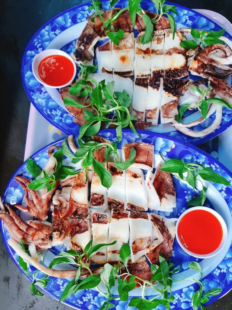 Hải sản b&egrave; nổi Vũng R&ocirc; Ph&uacute; Y&ecirc;n &ndash; Mu&ocirc;n v&agrave;n m&oacute;n ngon với hương vị đậm đ&agrave;, hấp dẫn 19