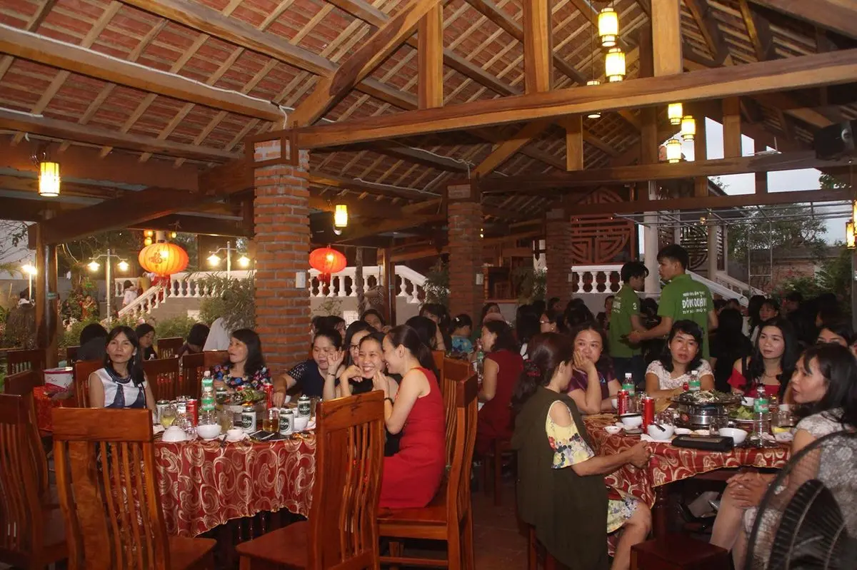 Kh&aacute;m ph&aacute; nh&agrave; h&agrave;ng ẩm thực Đ&ocirc;ng Quảng Tuy Ho&agrave; Ph&uacute; Y&ecirc;n 12