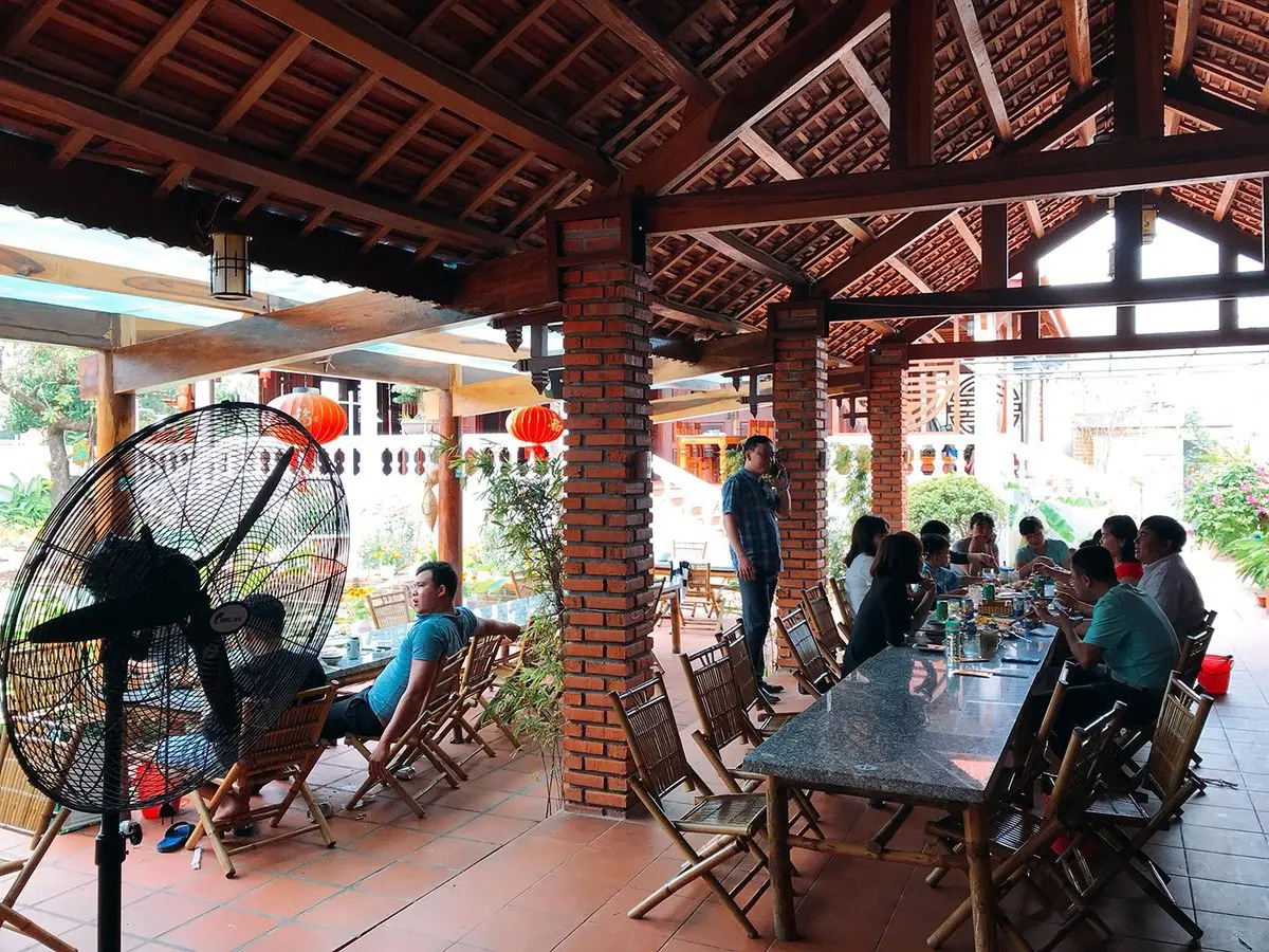Kh&aacute;m ph&aacute; nh&agrave; h&agrave;ng ẩm thực Đ&ocirc;ng Quảng Tuy Ho&agrave; Ph&uacute; Y&ecirc;n 4