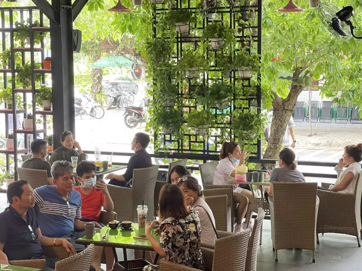 Kh&ocirc;ng cần la c&agrave; đ&acirc;u xa, chỉ cần gh&eacute; đến C&agrave; ph&ecirc; Hồng Ngọc Ph&uacute; Y&ecirc;n l&agrave; y&ecirc;u từ c&aacute;i nh&igrave;n đầu ti&ecirc;n ngay th&ocirc;i 4